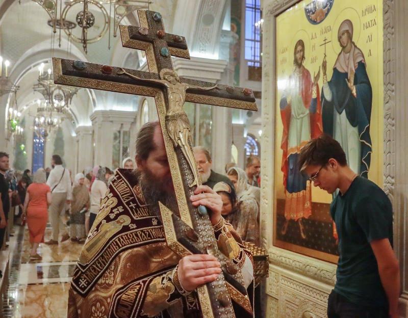 Богослужения в день Изнесения честных древ Животворящего Креста Господня прошли в Сретенском монастыре