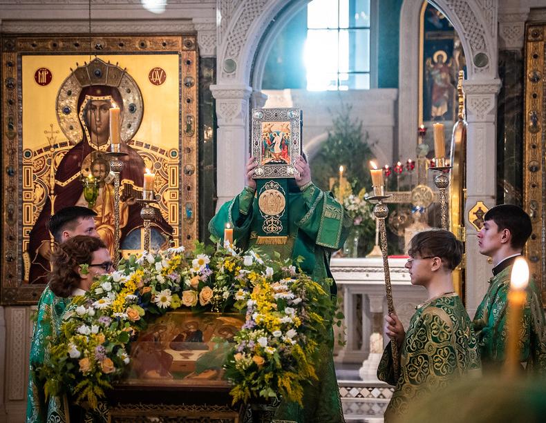В Сретенском монастыре встретили праздник Пятидесятницы