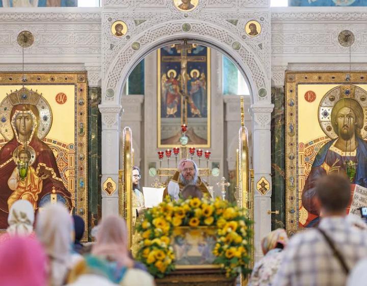 Сретенский монастырь встретил праздник славных и всехвальных первоверховных апостолов Петра и Павла