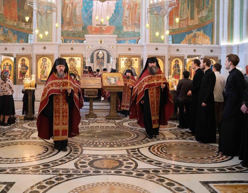 В обители прошли богослужения в праздник святителя Николая Чудотворца
