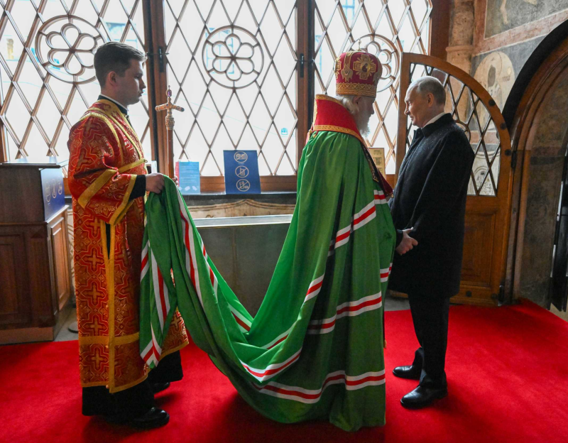 Предстоятель Русской Православной Церкви совершил молебен по случаю вступления Владимира Путина в должность президента России