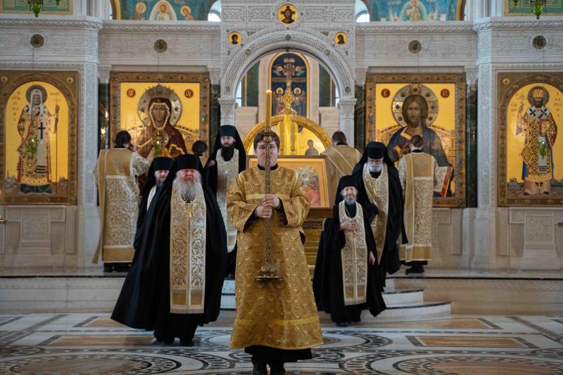 В Сретенском монастыре прошли богослужения в Неделю 3-ю по Пятидесятнице