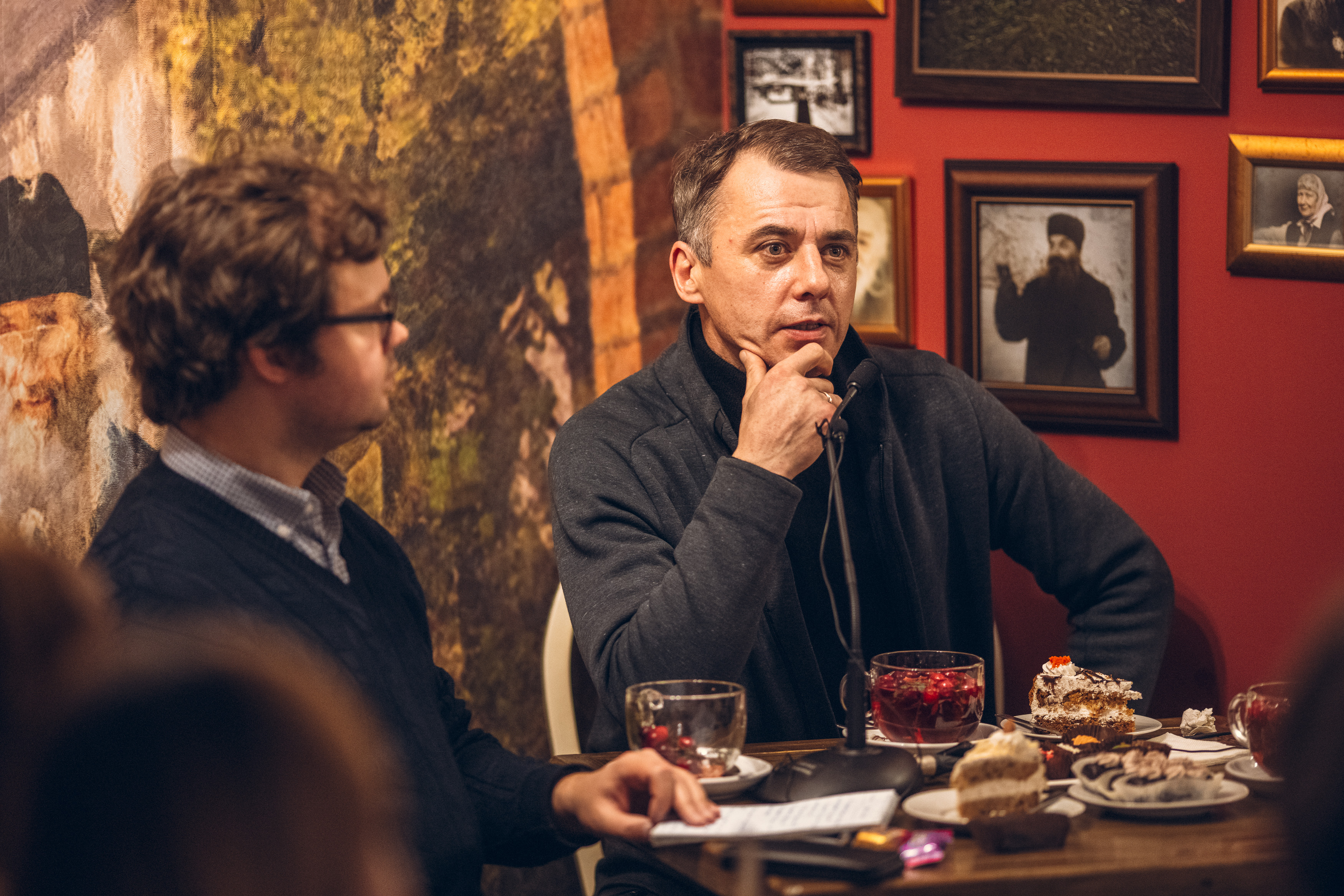 В кафе «Несвятые святые» прошла встреча с актером Игорем Петренко