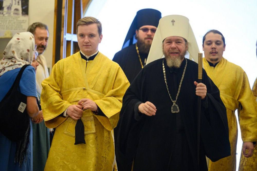 Поздравляем с днем рождения дорогого владыку Тихона, митрополита Псковского и Порховского!