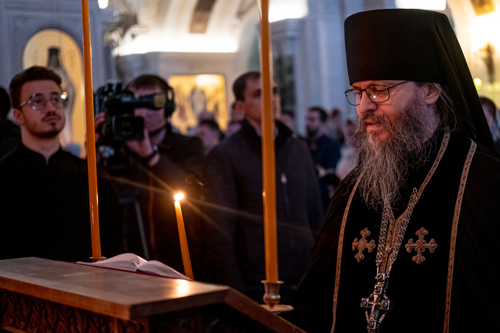 Канон андрея критского читаемый в пятую седмицу. Прямая трансляция Сретенский монастырь сейчас всенощное. Канон Андрея Критского богослужение. Трансляция богослужения сейчас прямой эфир Сретенский монастырь. Великий вторник в монастыре.