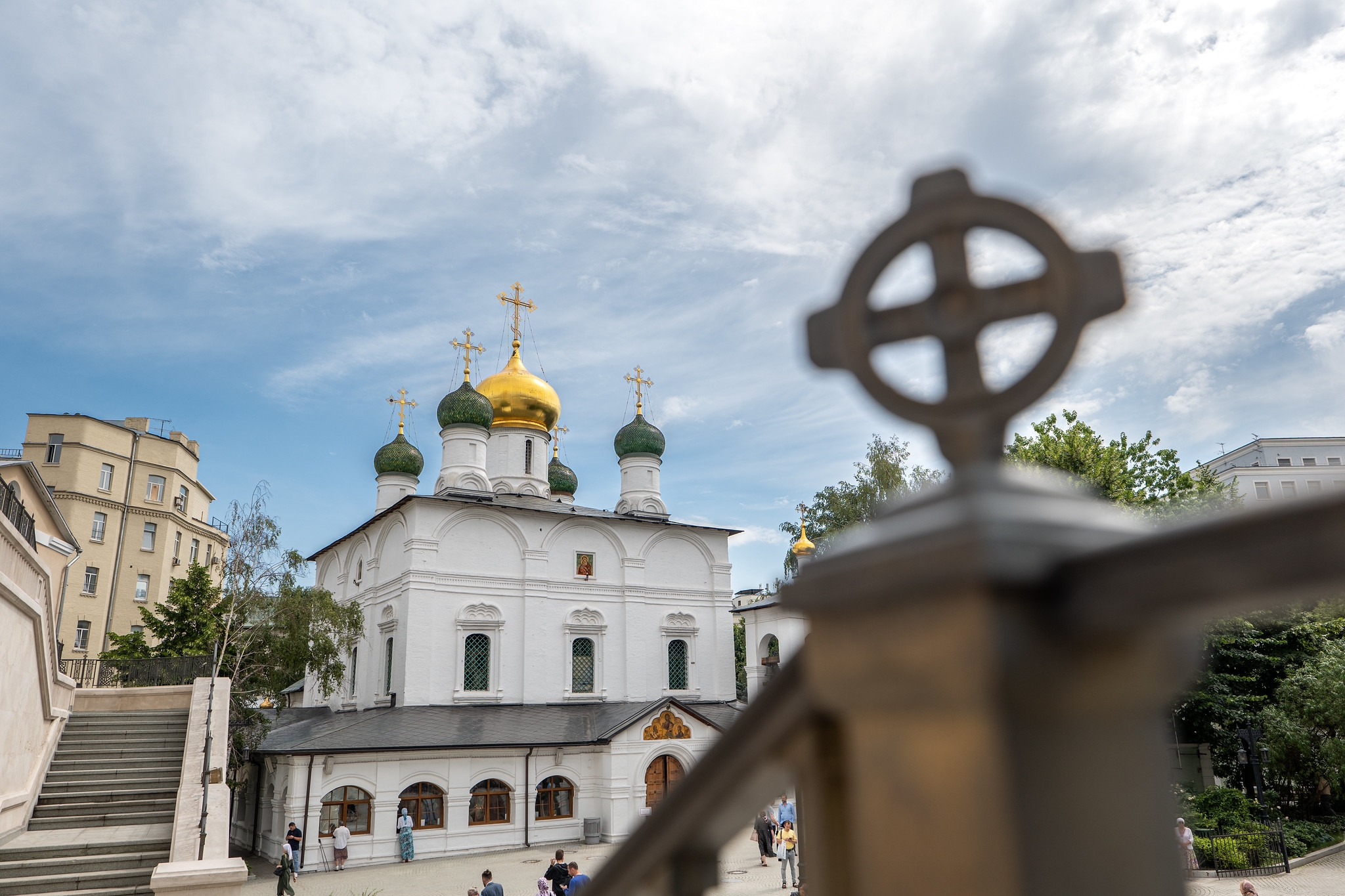 Храм 12 апостолов Сретенский монастырь