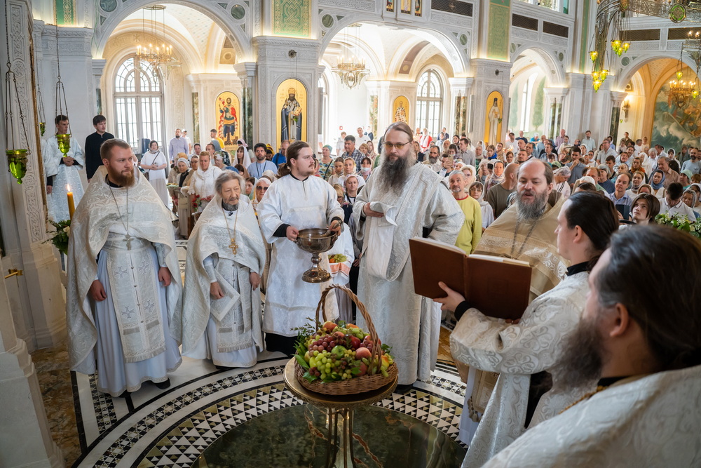 В праздник Сретения Господня в Москве прошли архиерейские богослужения