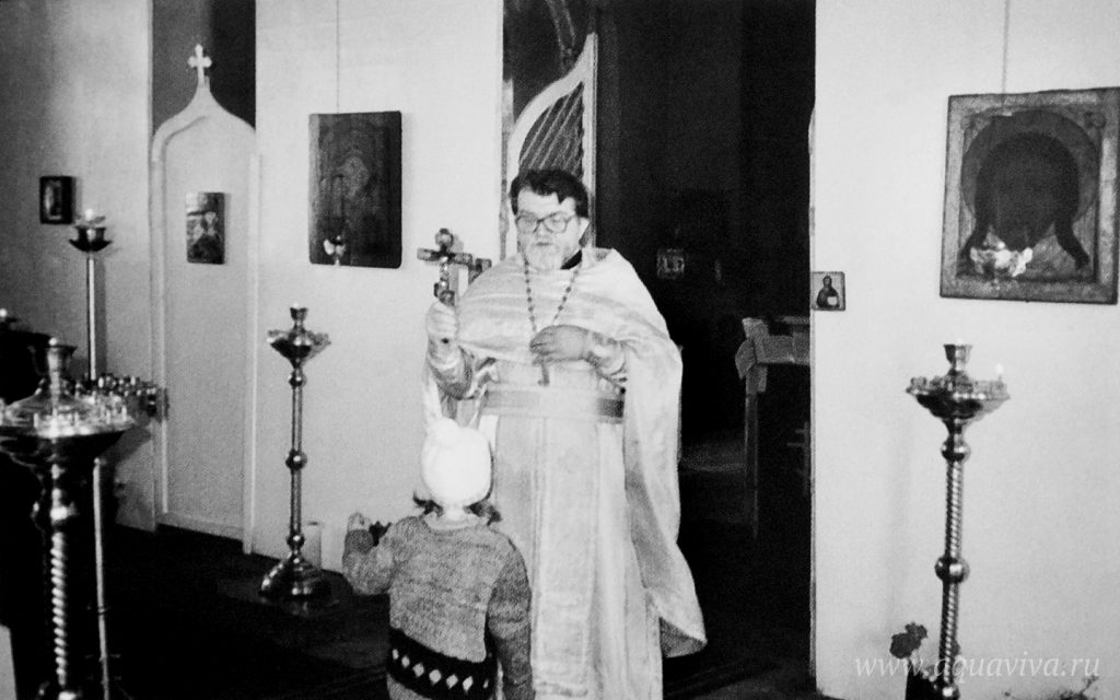 Литургия в храме на Конюшенной площади. 1992–1993 годы.jpg