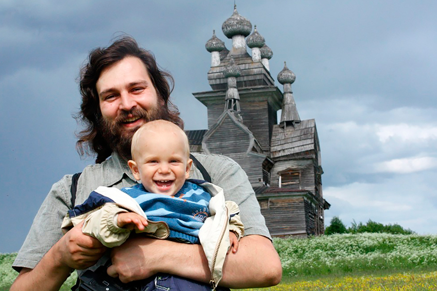 Священник Алексий Яковлев с сыном.jpg