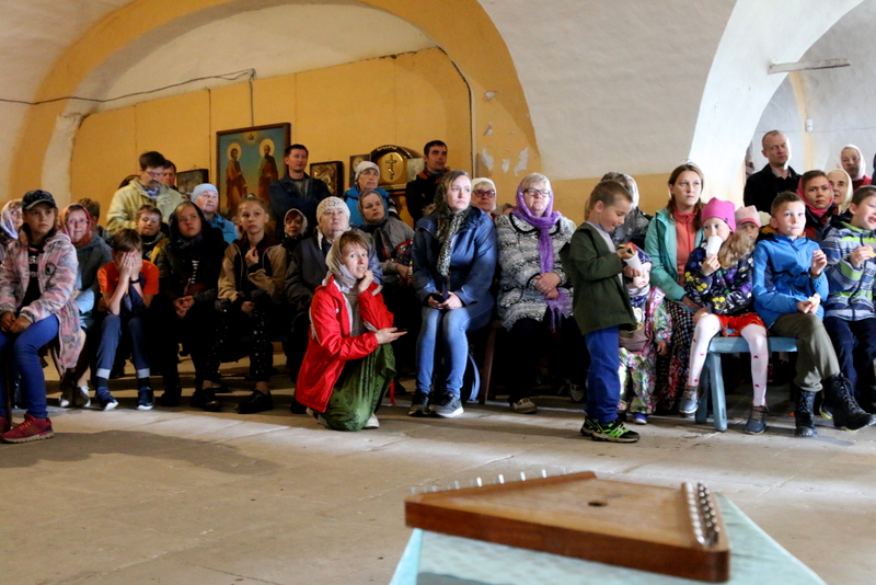 Сбор детей после Литургии, село Матигоры. Фото Анна Тимакова.jpg