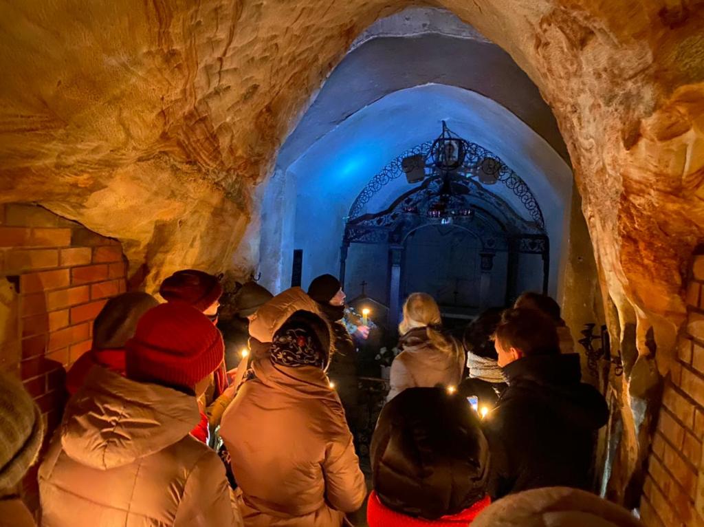 Сретенская молодежь в Богом зданных пещерах, Псково-Печерский монастырь, январь 2021 г.jpeg