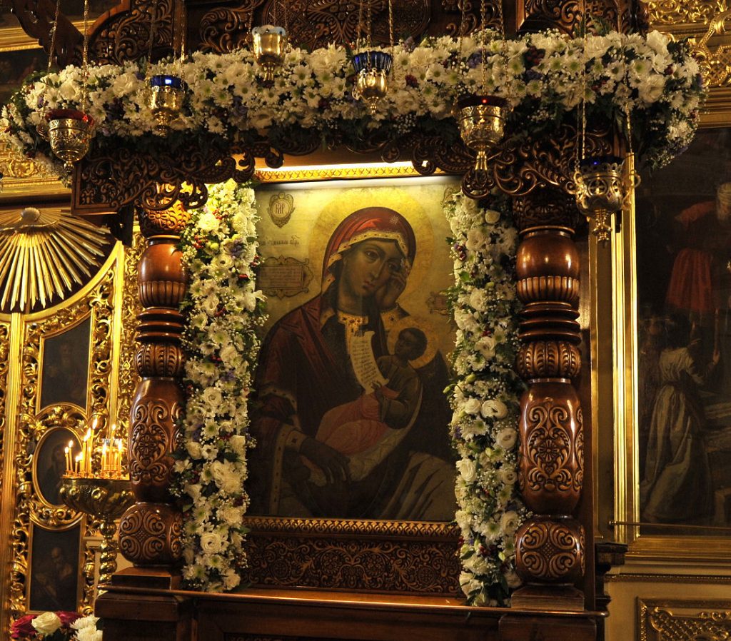 Текст молитвы на русском языке перед иконой Богородицы Утоли мои печали
